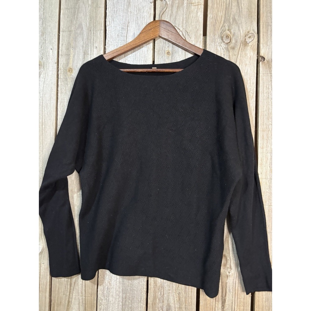 Via Milano Black Minimalist Wool Blend Knit Top |‎